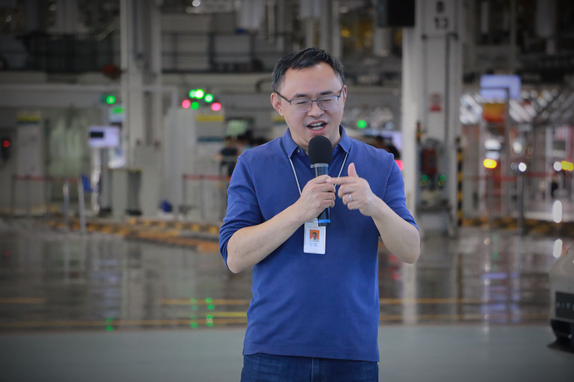 探秘智慧制造 2021級自動化專業學生赴賽力斯兩江智慧工廠參觀學習與技術交流紀實